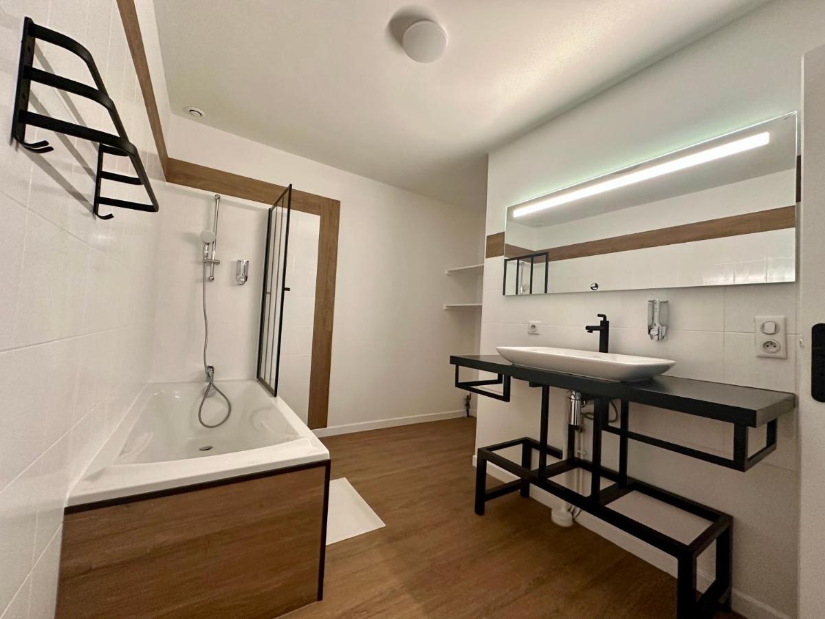 L'Atelier Loft Guest House Foucherans  Bagian luar foto